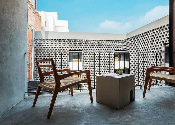 Carlota Hotel