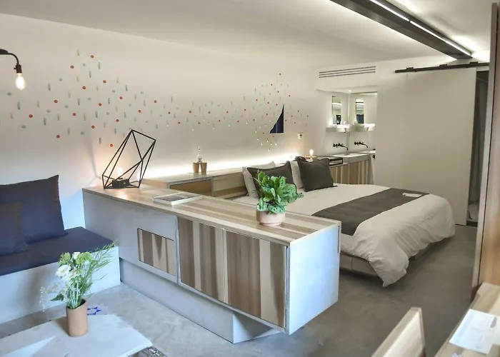 Carlota Hotel