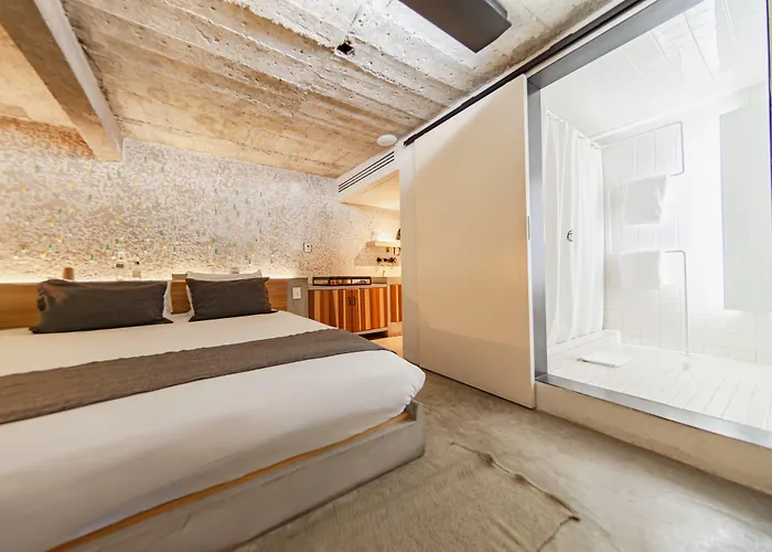 Carlota Hotel